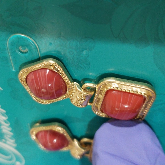 Elegant Gold-tone & Red Stone Drop Dangle post Earrings, Women's Fashion Jewelry - Picture 8 of 9